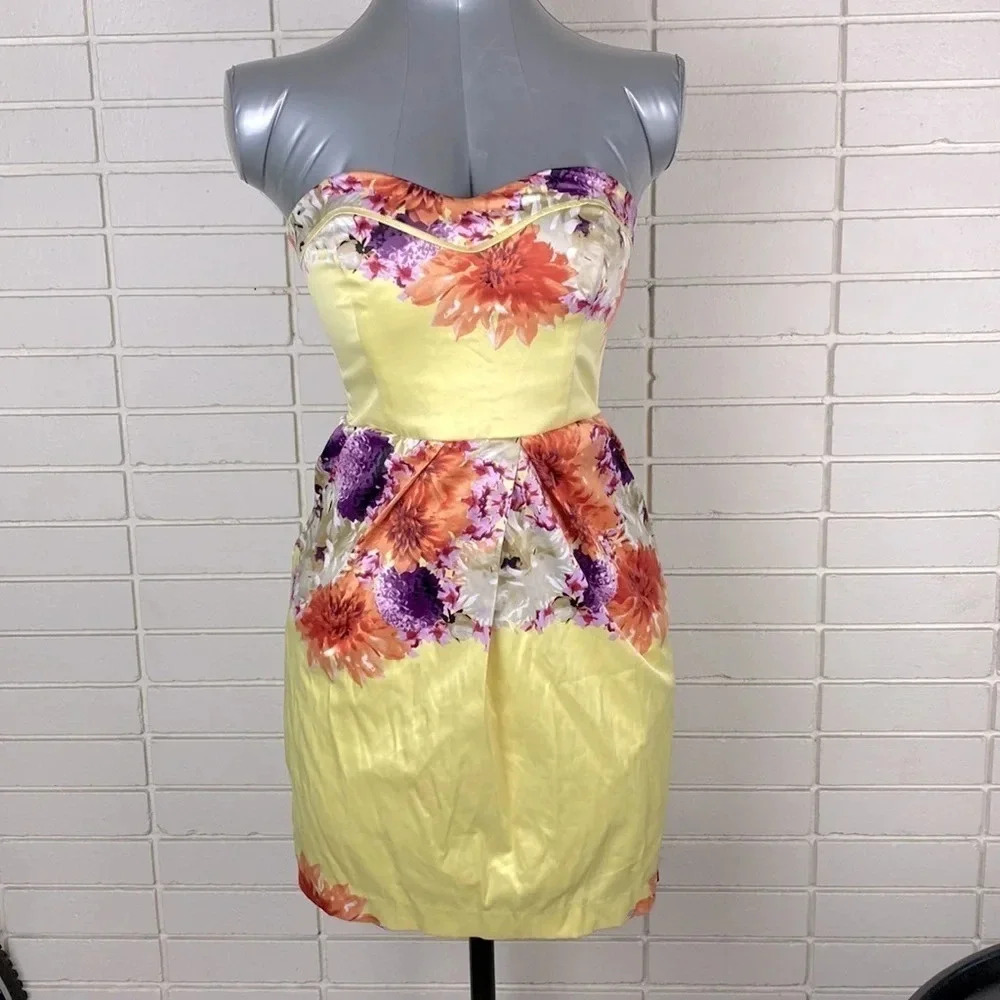 NWT  Yellow Floral print yellow strapless shift dress sweetheart neck size small